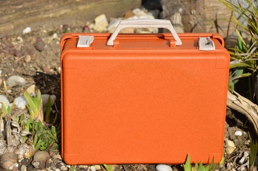 [860910550] Trousse de Premier Secour Jeune arbre rouge 